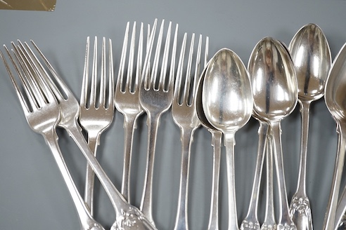 Fifteen items of William IV Scottish silver fancy shell pattern flatware, by Robert Gray & Sons, Glasgow, 1830 and a similar set of six dessert spoons, 1834, 39.5oz.